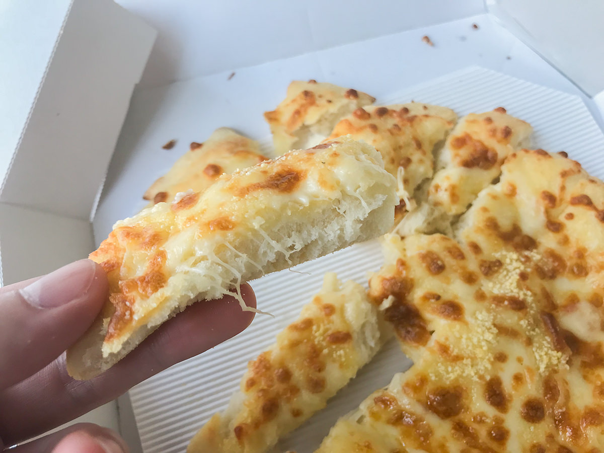 ドミノ・ピザ『つけカレーパン』