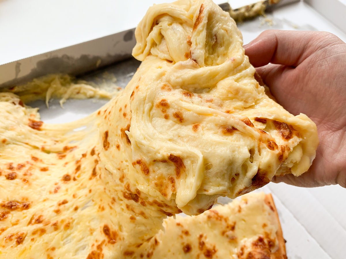 ドミノ・ピザ『ニューヨーカー 1キロ ウルトラチーズ』