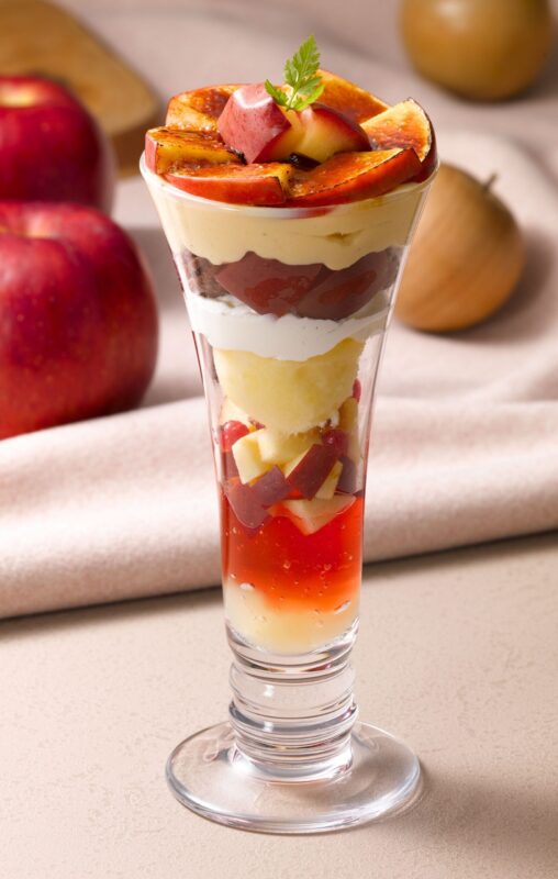 紅玉りんごと塩キャラメルアイスのブリュレパフェ