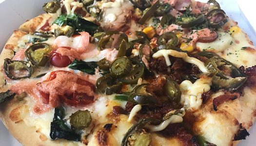 ドミノ・ピザ史上最強の激辛ピザ『クワトロ・鬼女のマヨネーズ』実食！メキシコの激辛ハラピニオを2倍トッピング。辛いけどやみつきになる旨さ！