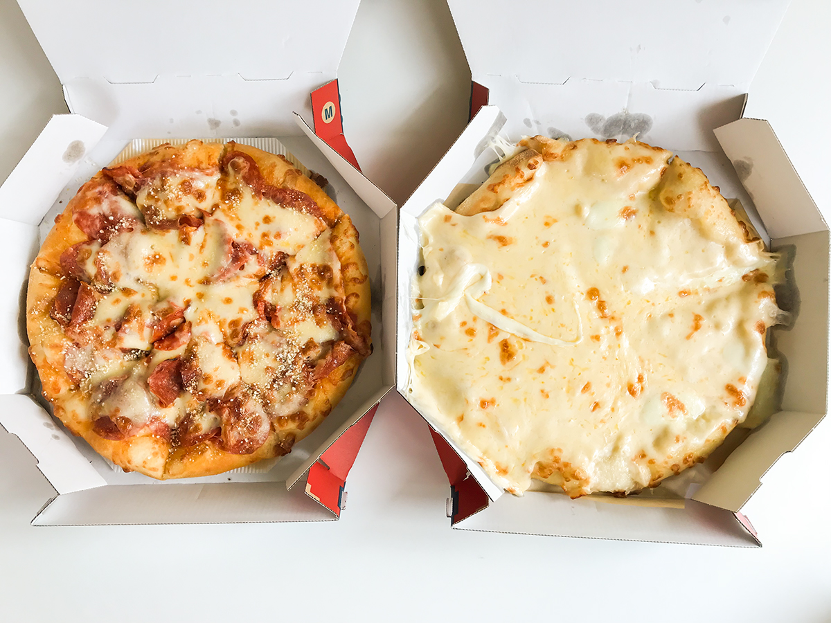 盛りすぎ ドミノ ピザの ウルトラ盛 食べてみた チーズやペパロニなどのトッピングが4倍 ハレルヤ