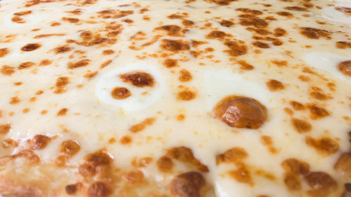 ウルトラ盛 復活 ドミノ ピザの ウルトラ盛 ミルフィーユ の Lサイズ を食べてみた 生地までチーズmaxのピザ ハレルヤ